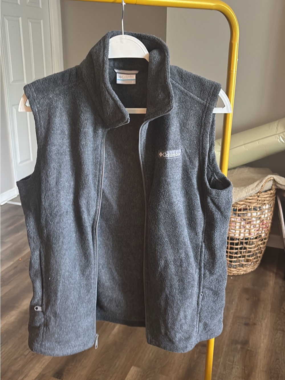 Columbia Men's Dark Gray Fleece Vest - Full-Zip Sleeveless Layer